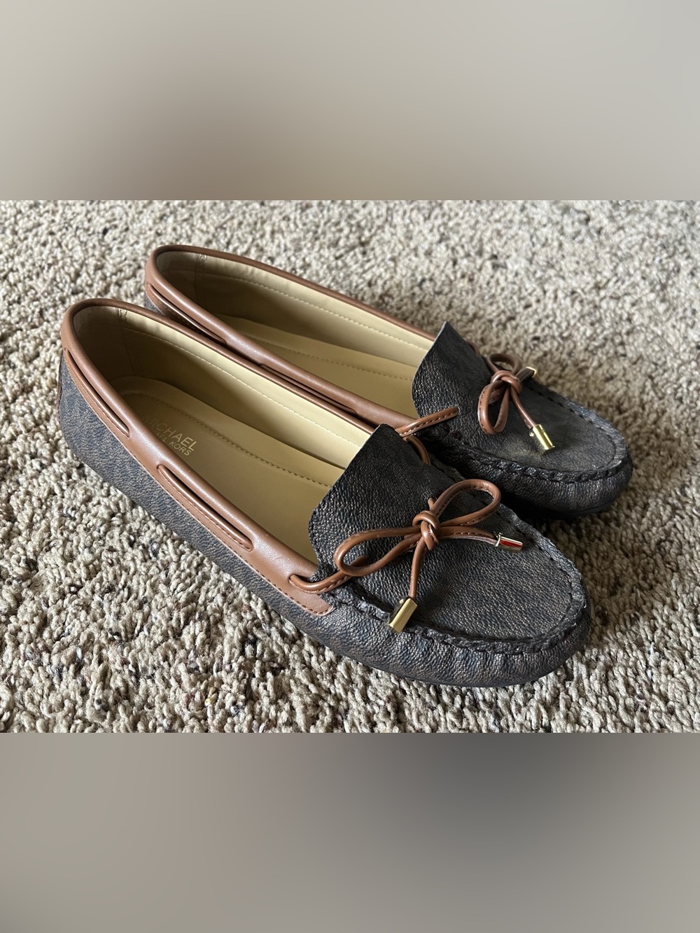MK Michael Kors Sutton Moccasins Brown Leather Logo Loafers Flats Size 7.5